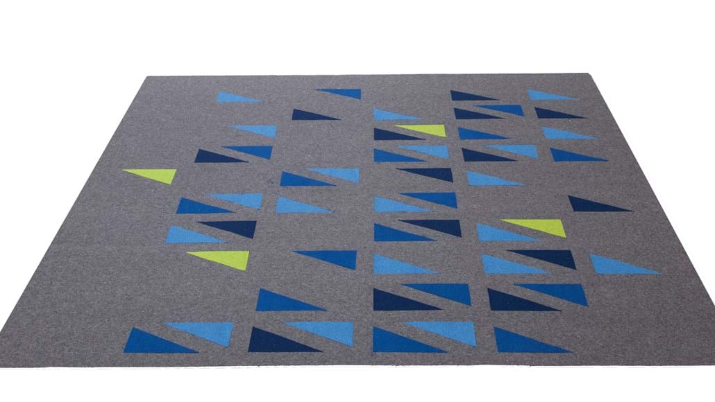 Filt tæppe fv. 175 med trekanter blå