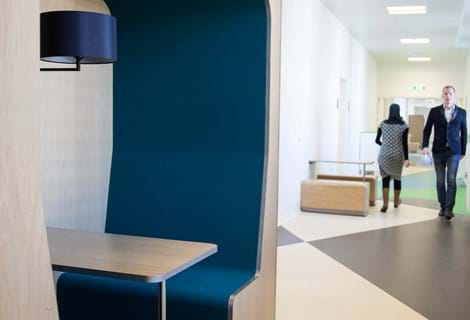 Filt på væggen i studieboks