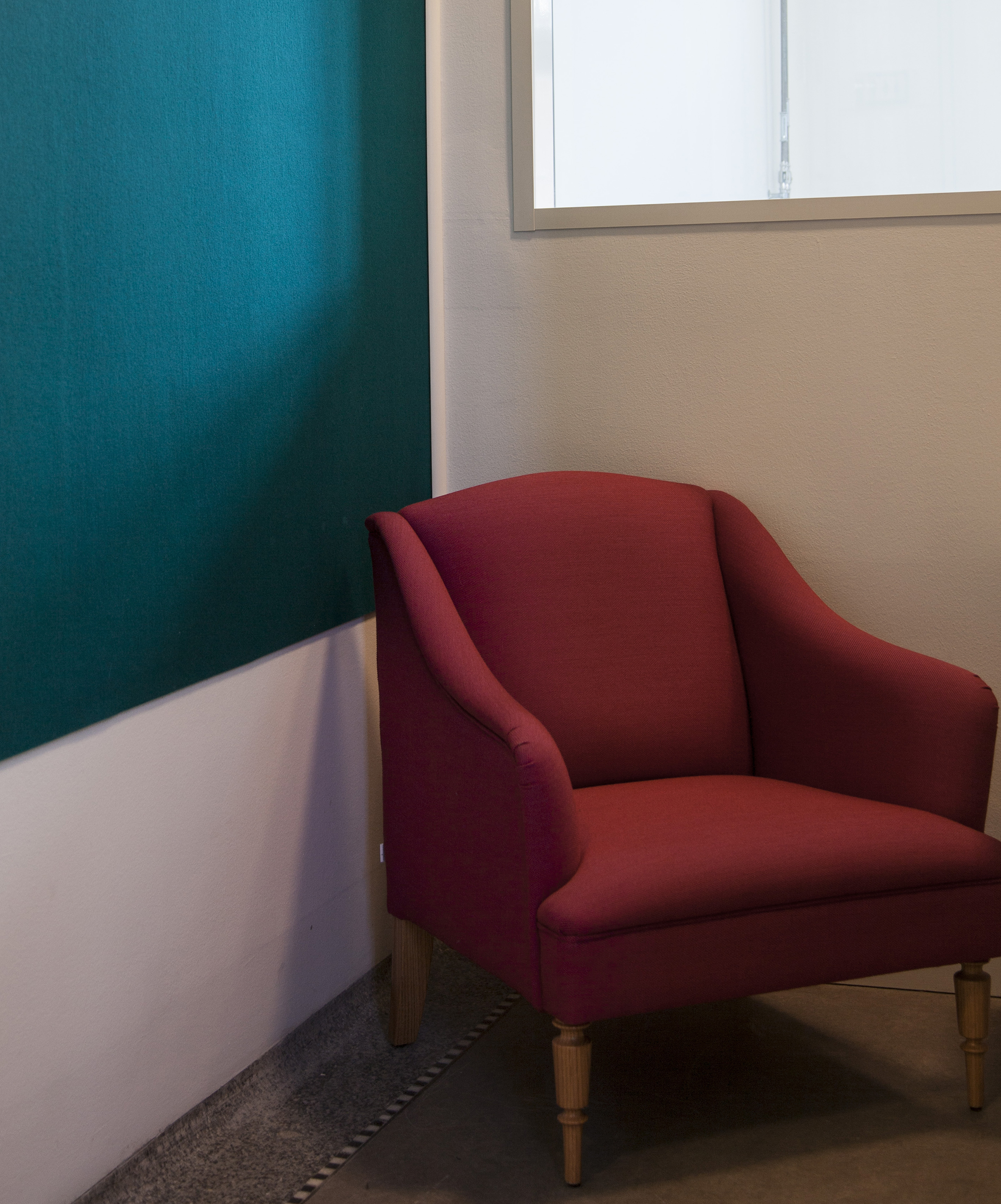 Filt på væggen i studieboks (3)