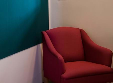 Filt på væggen i studieboks (3)