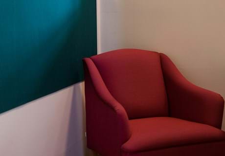 Filt på væggen i studieboks (3)