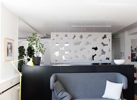 CoverSingle rumafskærmning i filt ophængt med wire (1)