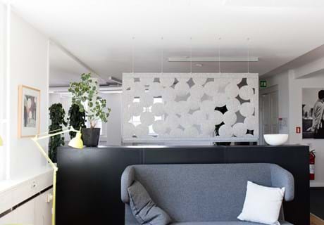 CoverSingle rumafskærmning i filt ophængt med wire (1)