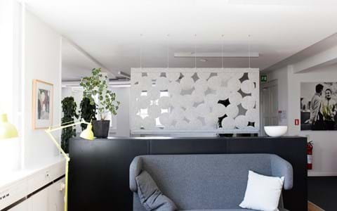 CoverSingle rumafskærmning i filt ophængt med wire (1)