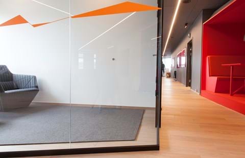 Power office_18, Fraster filttæppe på kontor