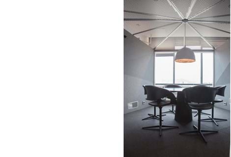 Power office_22-6, opklæbning af filt på væg