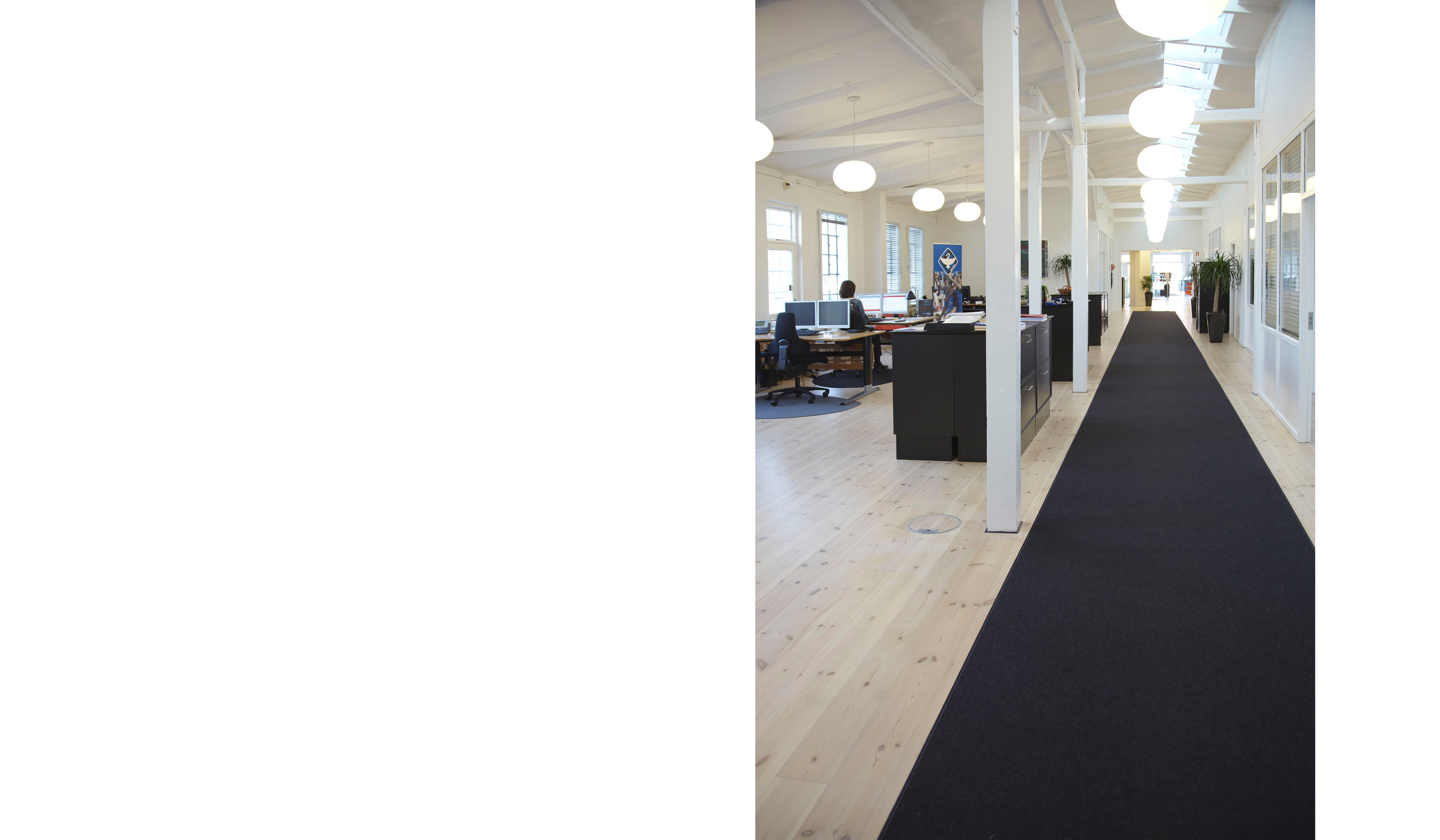 tæppeløber i filt i bank lokale