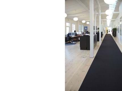 tæppeløber i filt i bank lokale