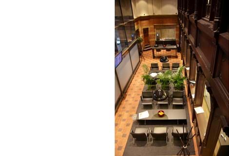 Filt afpasset tæppe i loungeområde