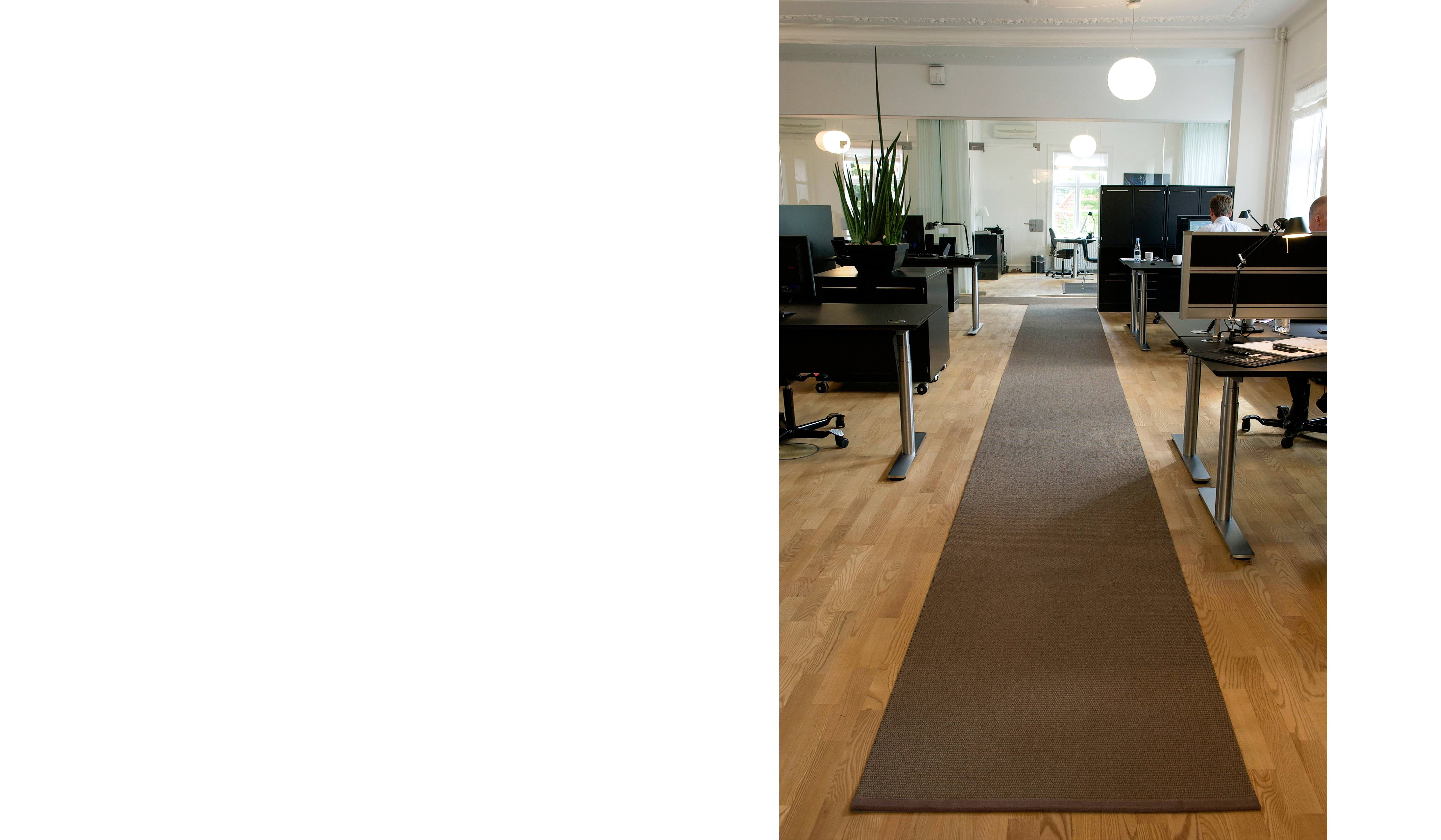 Fraster sisal løber på kontor