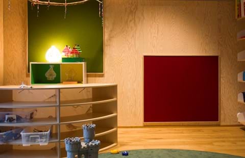 filt klæbet på væg