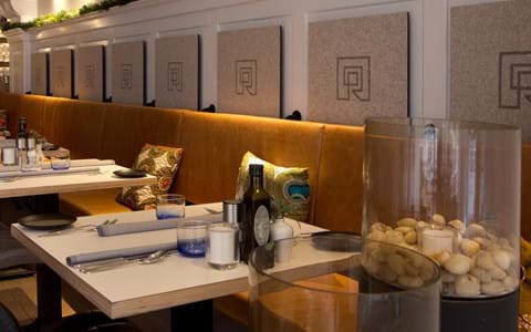 TwisterPlus akustikpanel med filt på Restaurant de Rozzario (1)