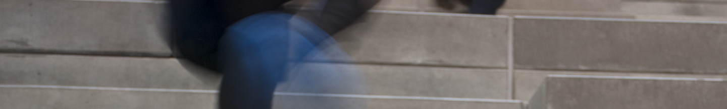 Flytbar bordskærm i filt på skole