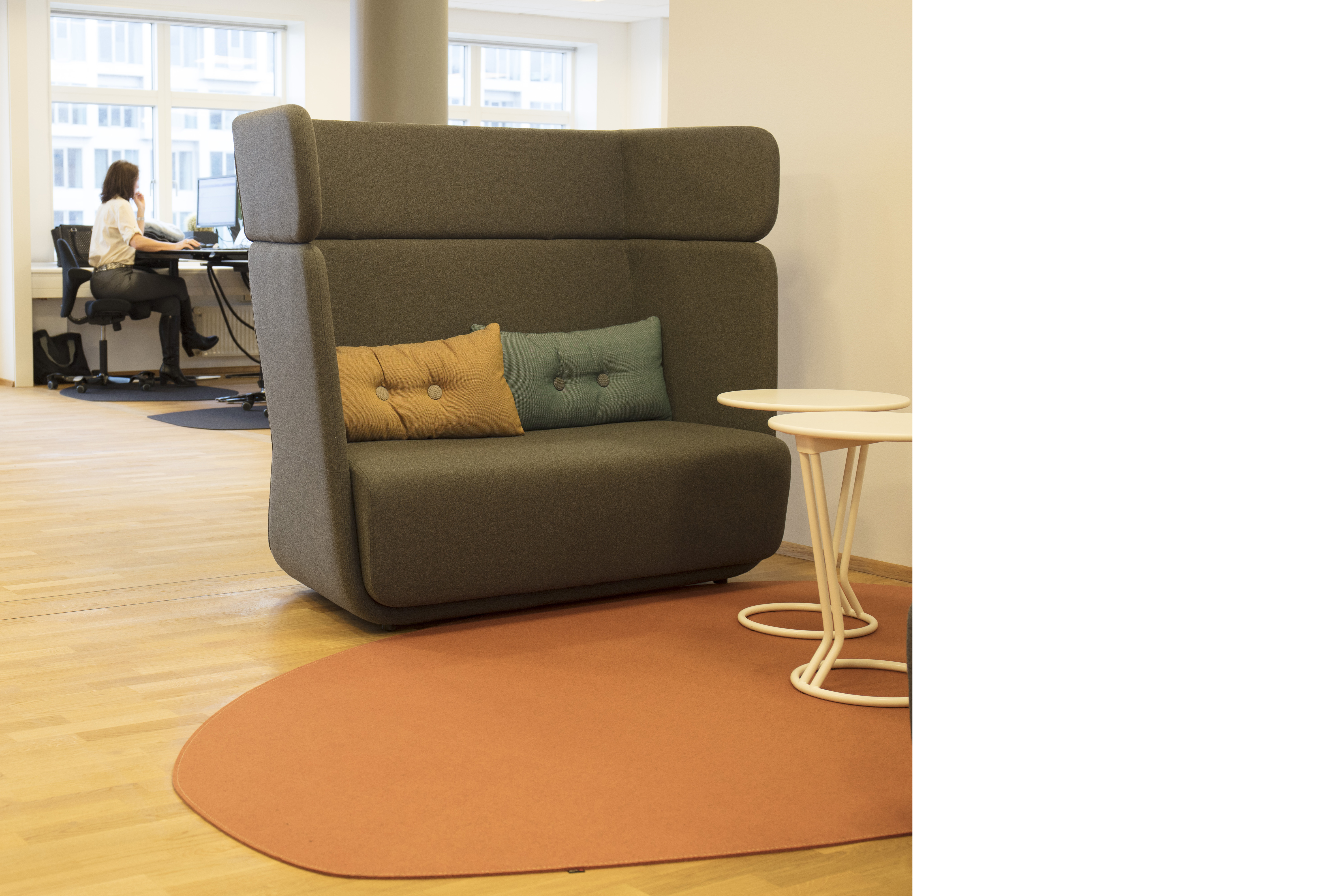 filt tæppe i lounge område