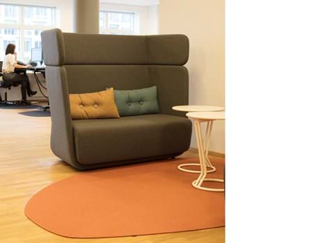 filt tæppe i lounge område