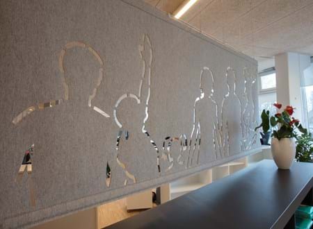 Filt som rumdeler udskåret med mønster