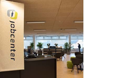 Filt som rumdeler udskåret med mønster