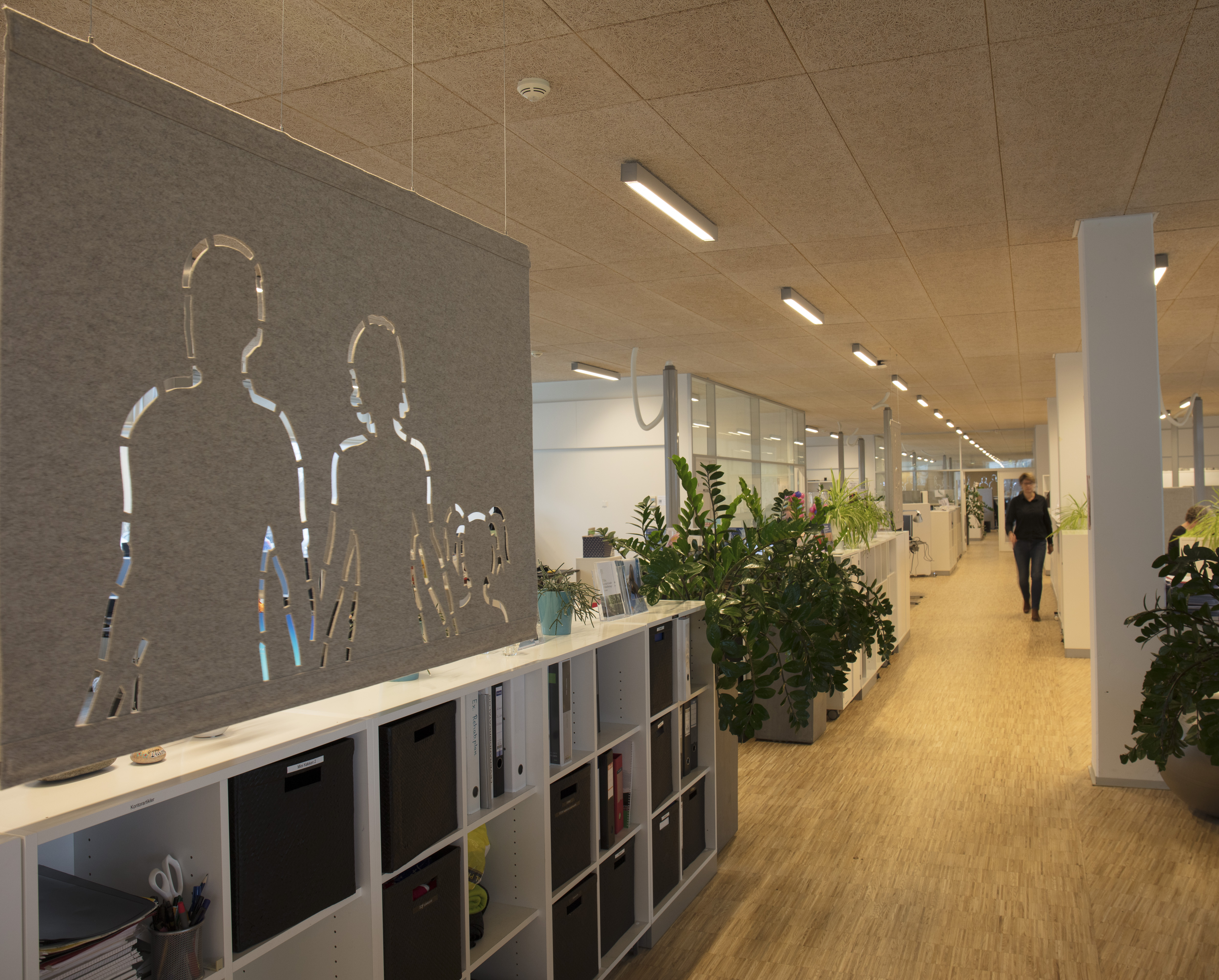 Filt som rumdeler udskåret med mønster