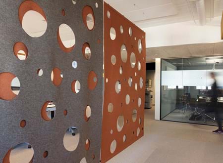 CoverDouble i brun orange på kontor