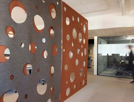 CoverDouble i brun orange på kontor