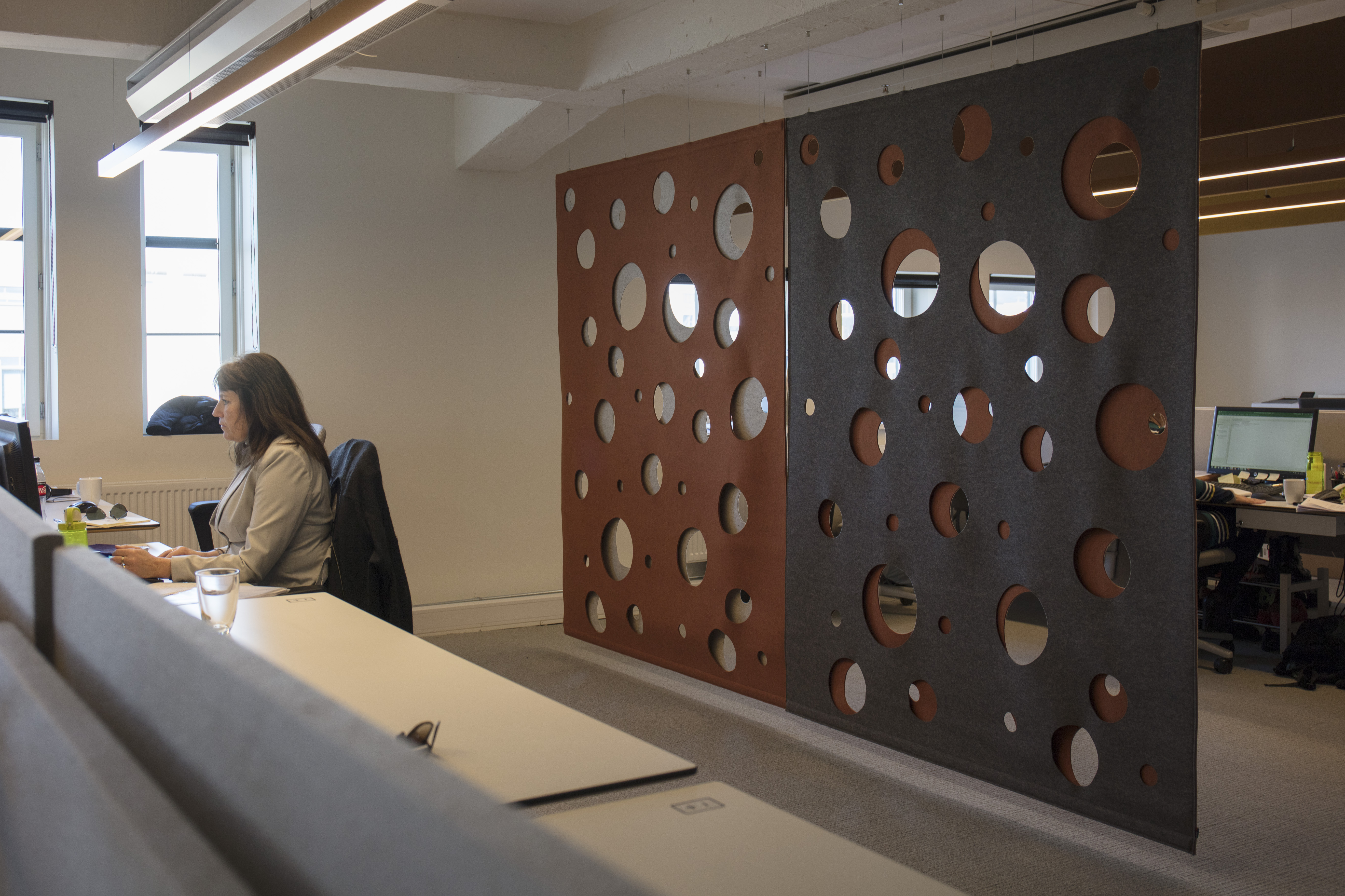 CoverDouble i brun orange på kontor