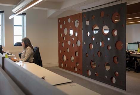 CoverDouble i brun orange på kontor