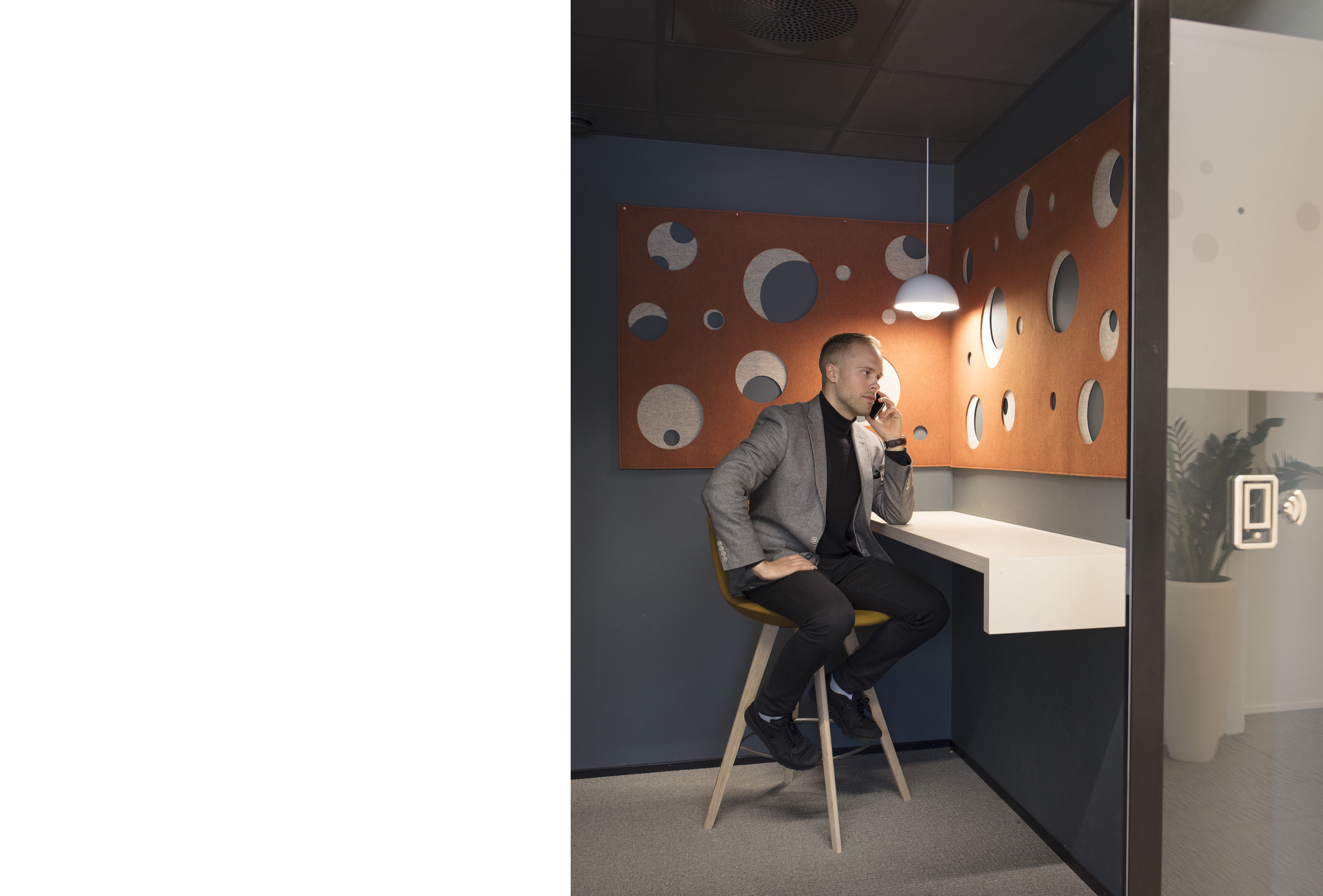 CoverDouble i brun orange på kontor