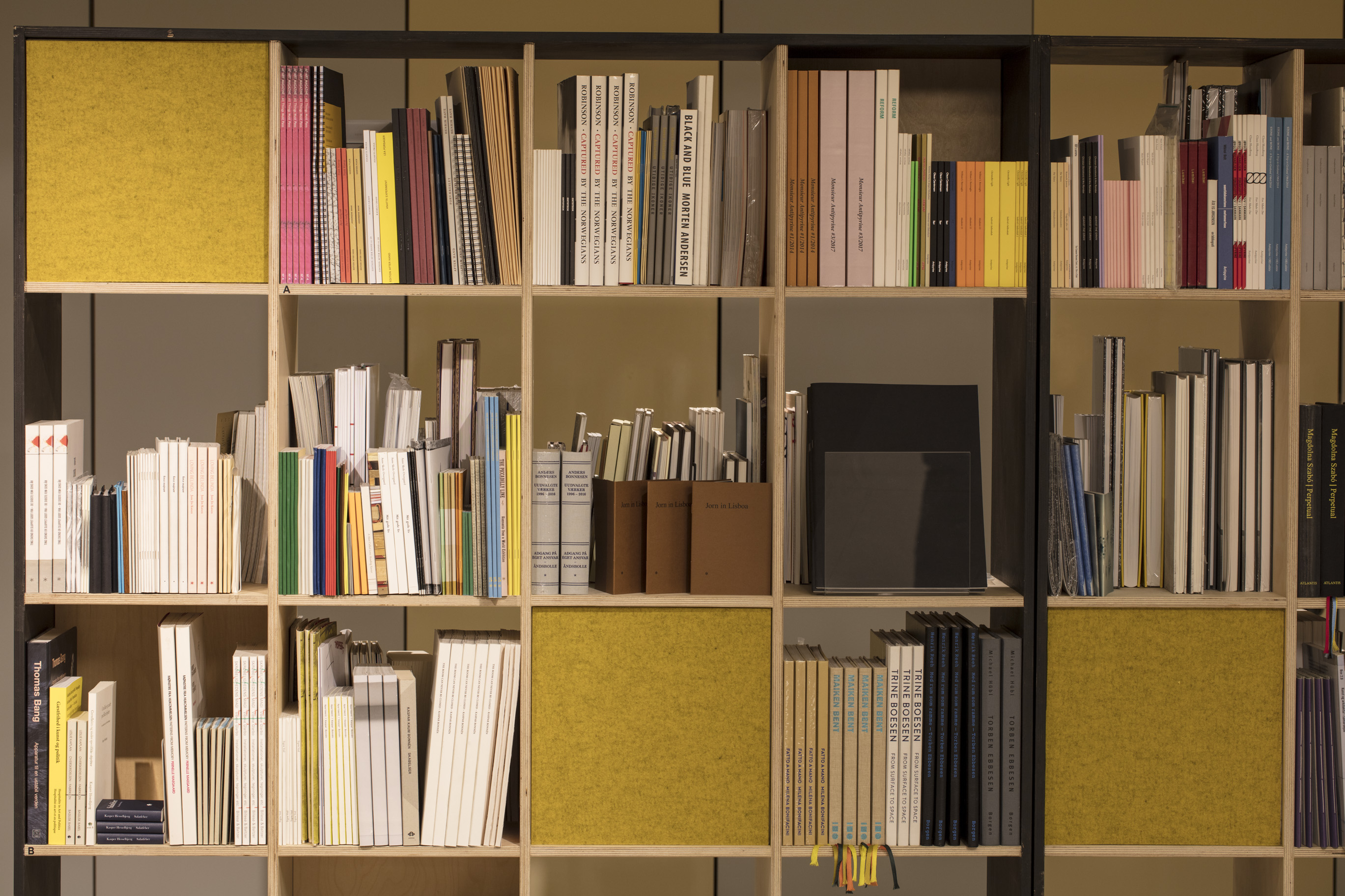 bogreoler med filt dekoration