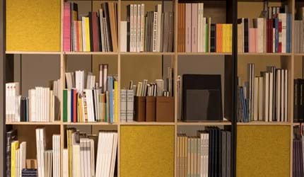 bogreoler med filt dekoration