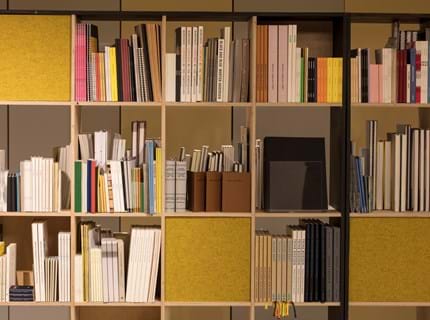 bogreoler med filt dekoration