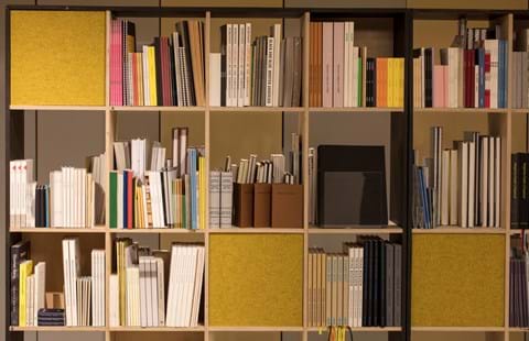 bogreoler med filt dekoration