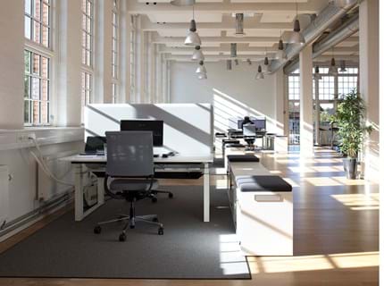 Arctic tæpper i kontor hos Mazda (2)