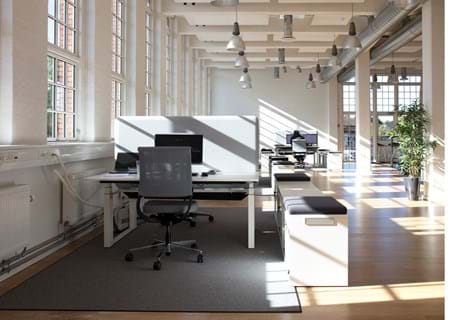 Arctic tæpper i kontor hos Mazda (2)