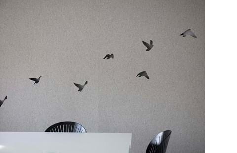 Filt gardin med fugle udskæringer på kontor (4)