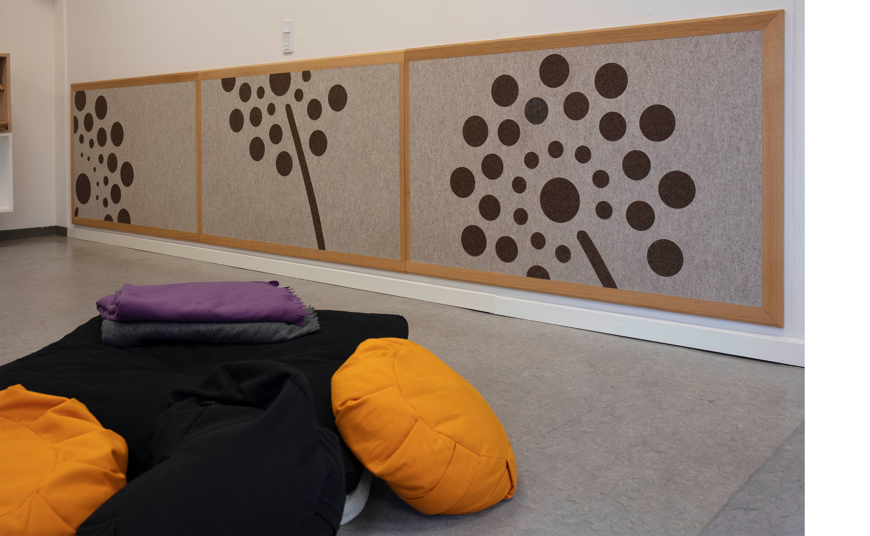 PinDot design tavle i filt på stress klinik (4)