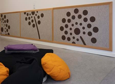 PinDot design tavle i filt på stress klinik (4)