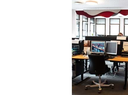 Puff akustik paneler i filt nedhængt fra loft (1)