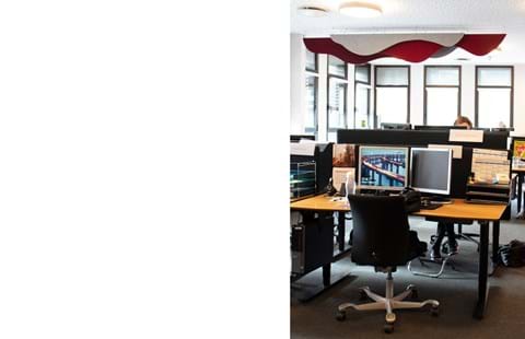 Puff akustik paneler i filt nedhængt fra loft (1)