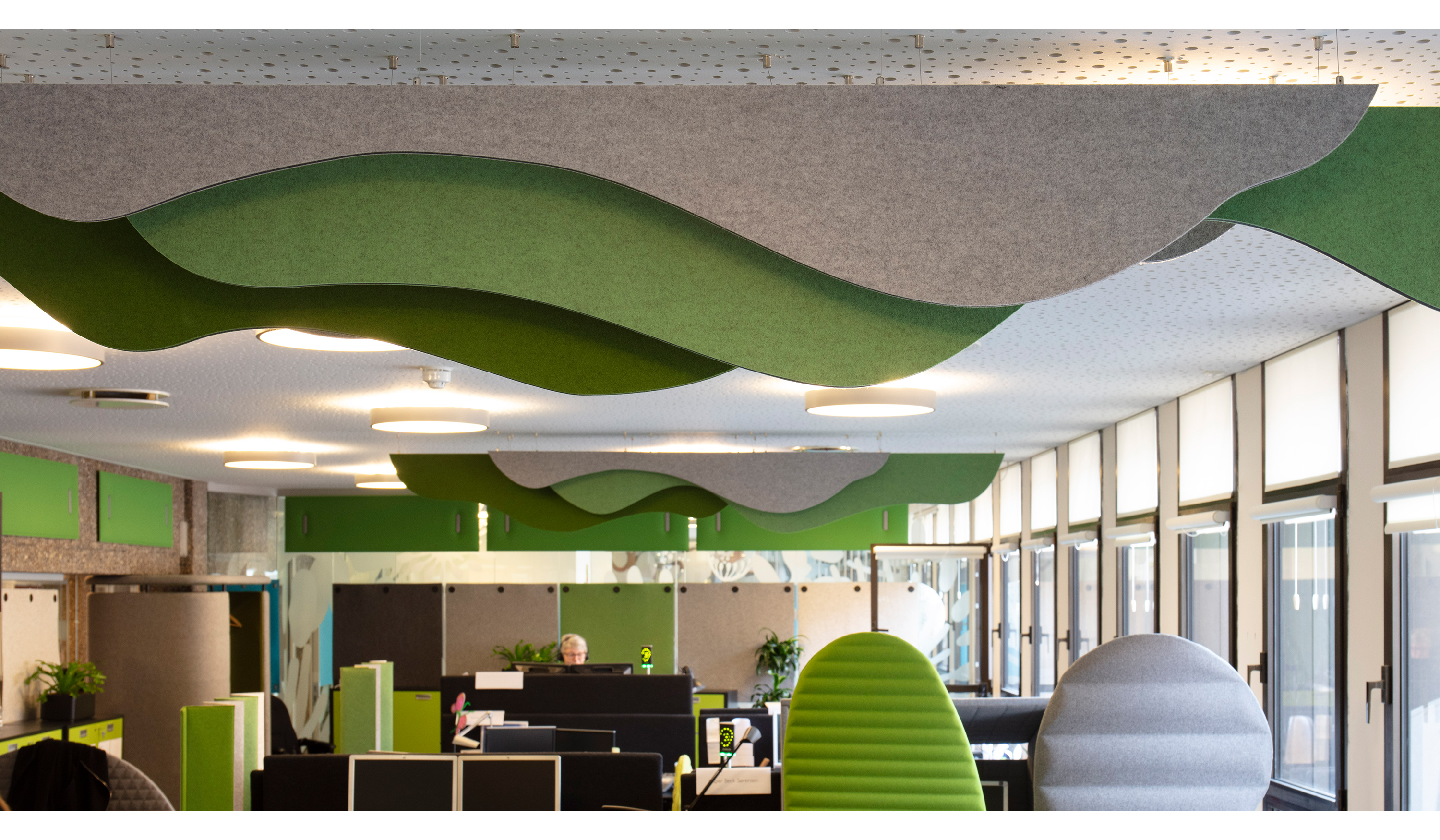 Puff akustik paneler i filt nedhængt fra loft (2)