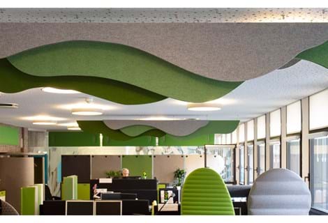 Puff akustik paneler i filt nedhængt fra loft (2)