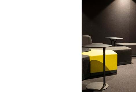 Fraster filt på væg i bibliotek