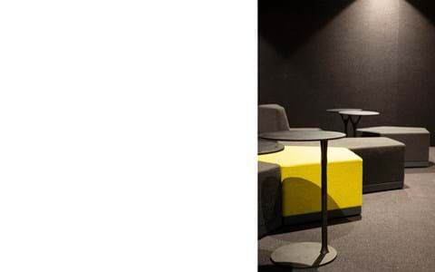 Fraster filt på væg i bibliotek