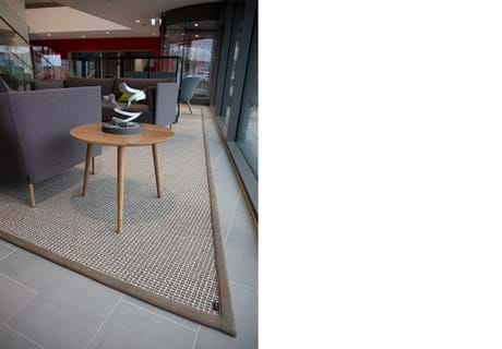 Afpasset sisal tæppe kvalitet Almadi i lounge