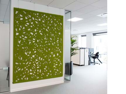 lydæmpning med Cover i filt med udskæringer