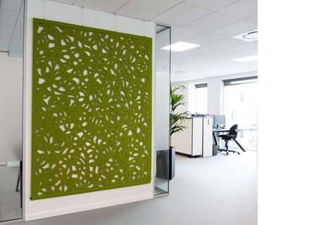 lydæmpning med Cover i filt med udskæringer