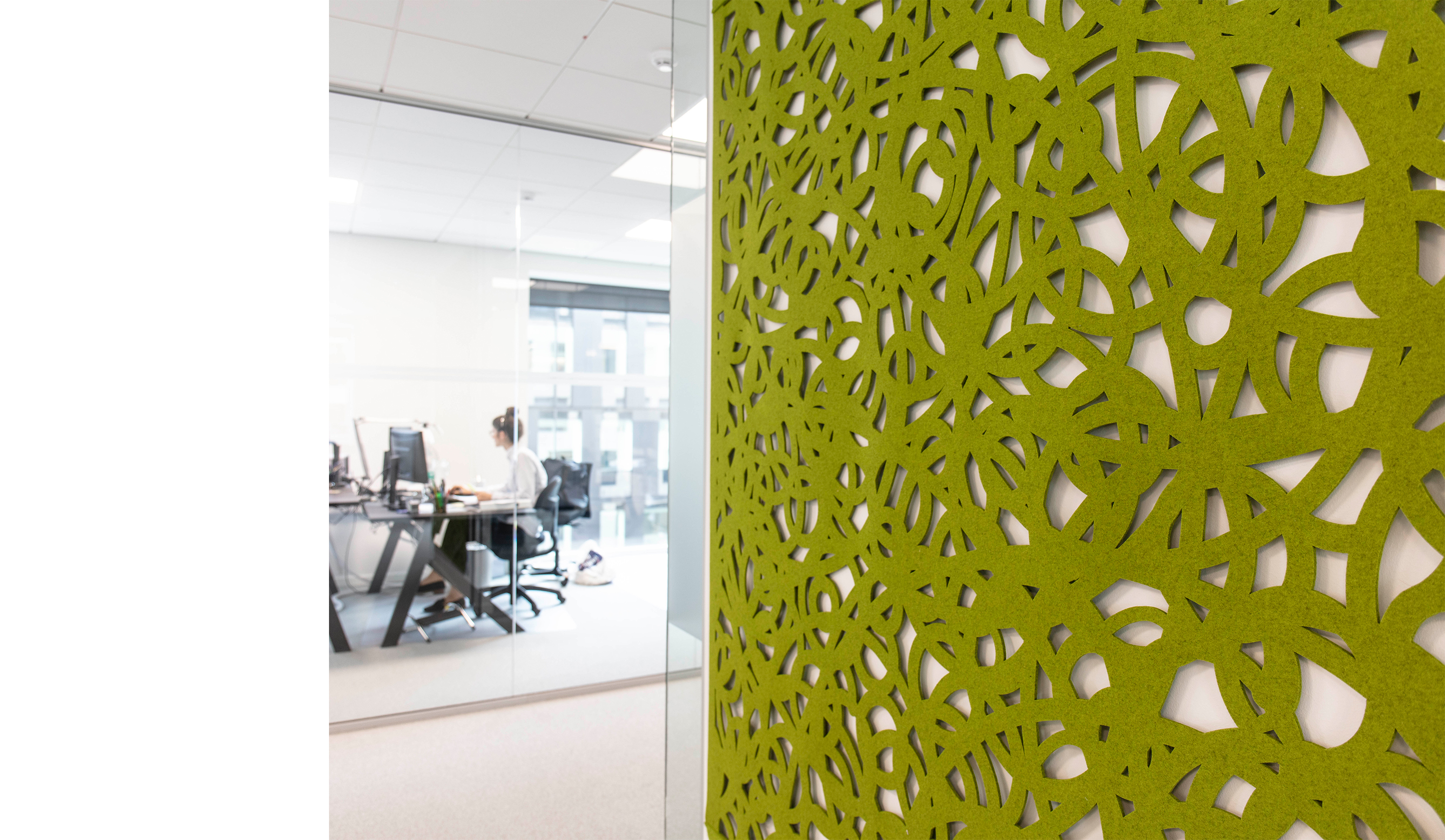 lydæmpning med Cover i filt med udskæringer