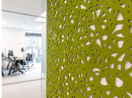 lydæmpning med Cover i filt med udskæringer