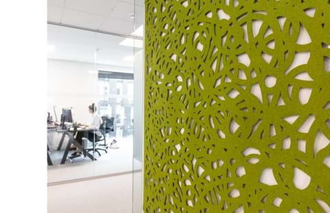 lydæmpning med Cover i filt med udskæringer