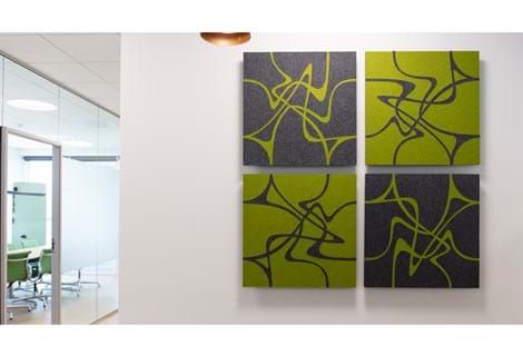 TwisterPlus akustikpanel i grøn filt på væg