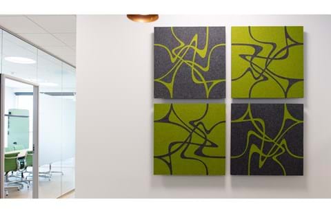 TwisterPlus akustikpanel i grøn filt på væg